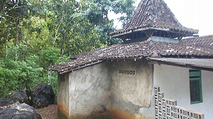 Keadaan masjid di Dusun Melian yang sudah terlihat tua